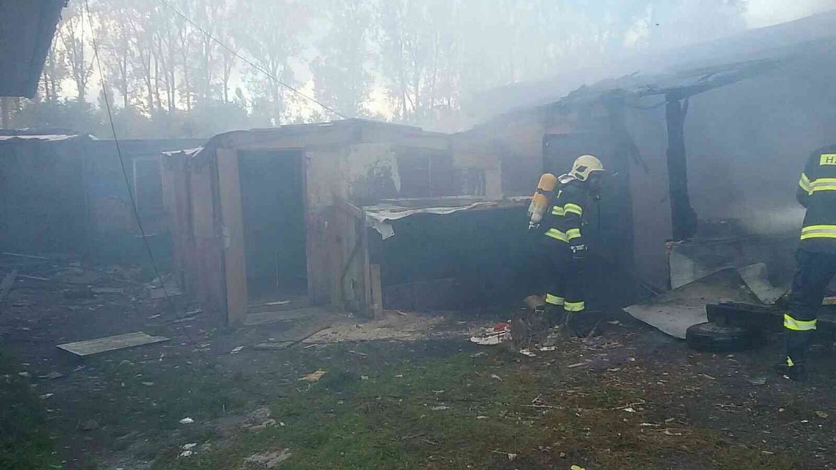 Při požáru v osadě na Slovensku uhořely dvě děti